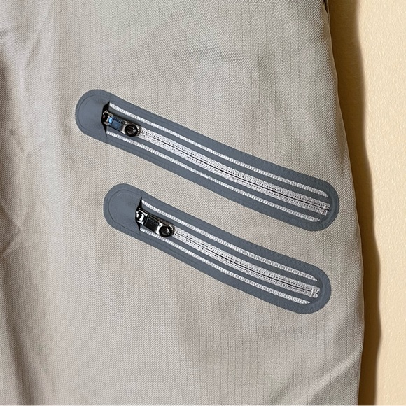 Lululemon Cadence Commute Shorts - Men's Size 32 - Beige - Picture 3 of 6